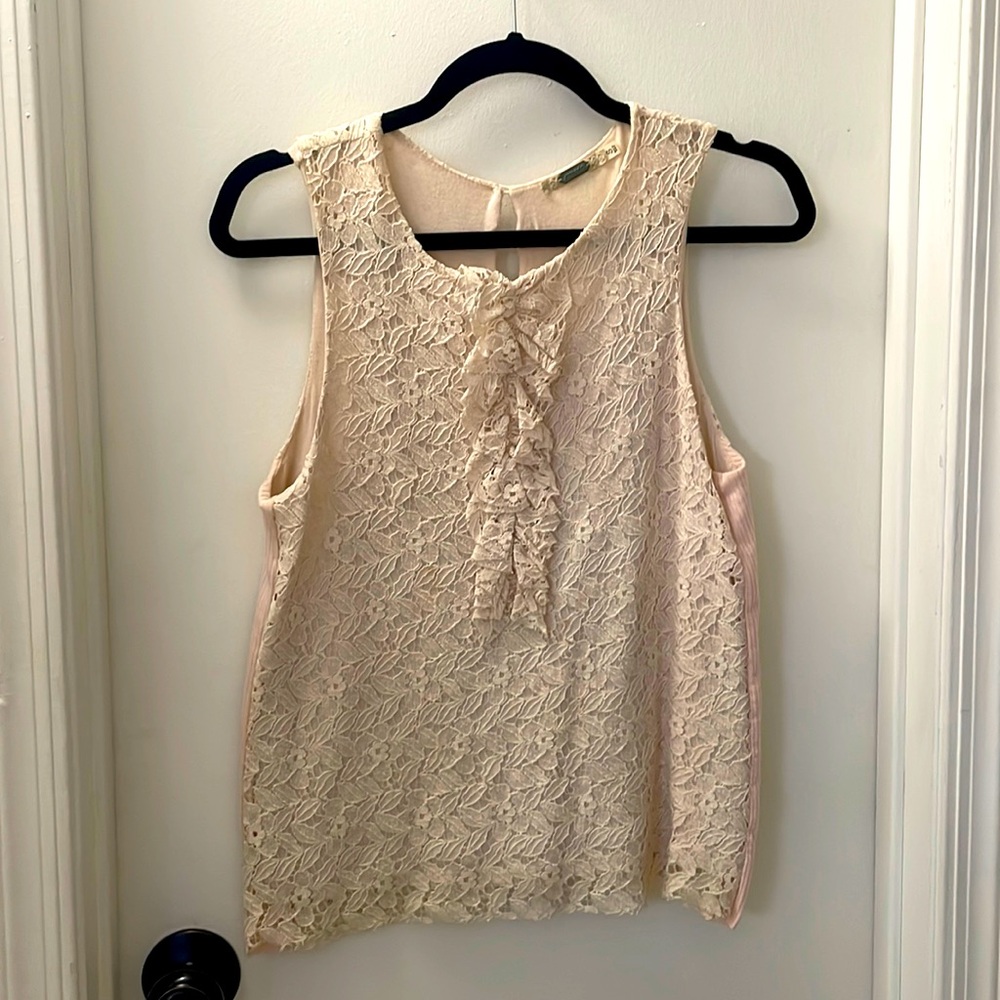 Gimmicks by buckle crocheted ruffle blouse